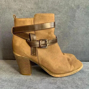 Woman’s New@titude Brown Suede Strappy Block Heel Ankle Zip Booties Size 9.5